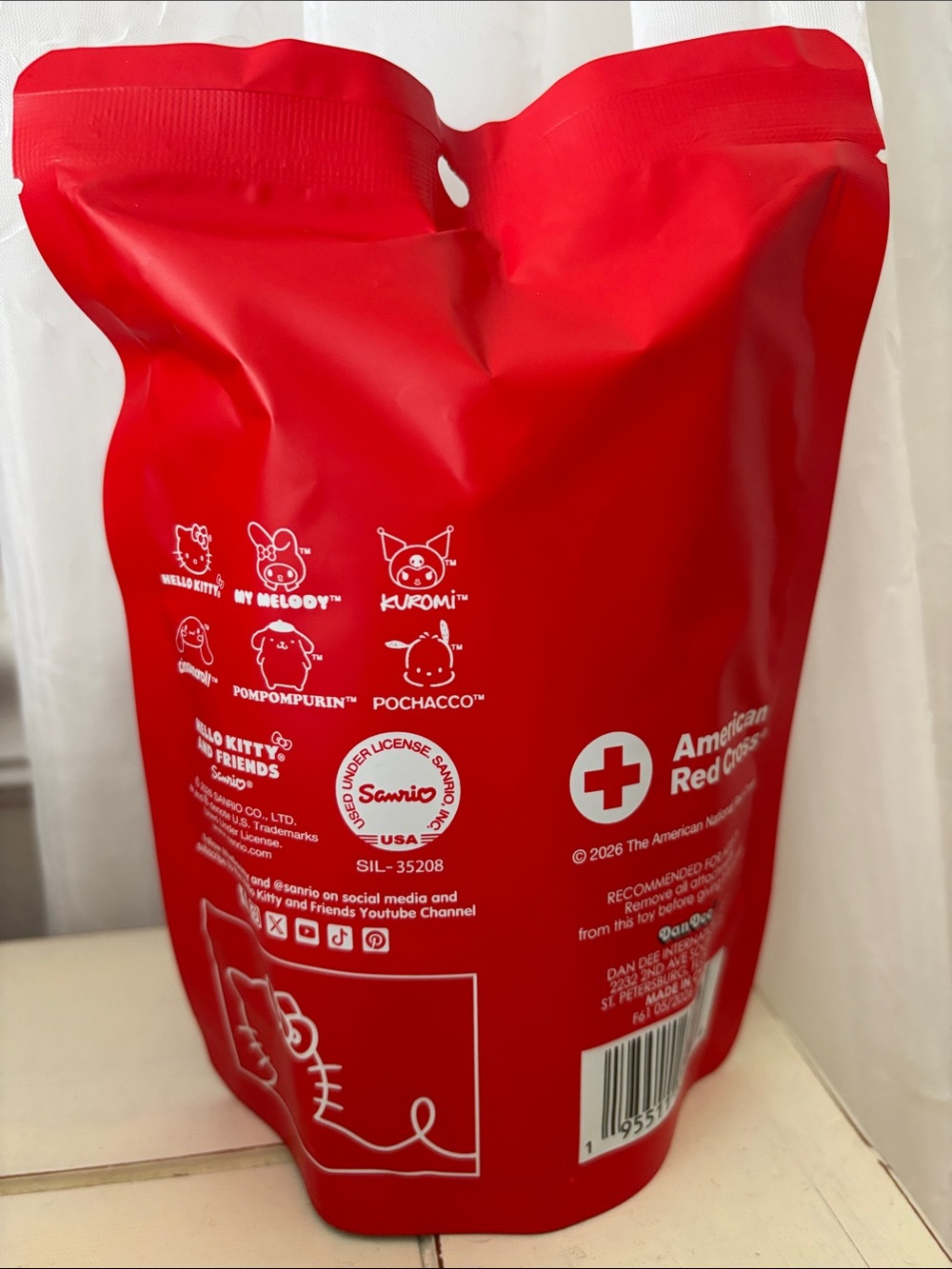 Hello Kitty and Friends x American Red Cross - Picture 3 of 7